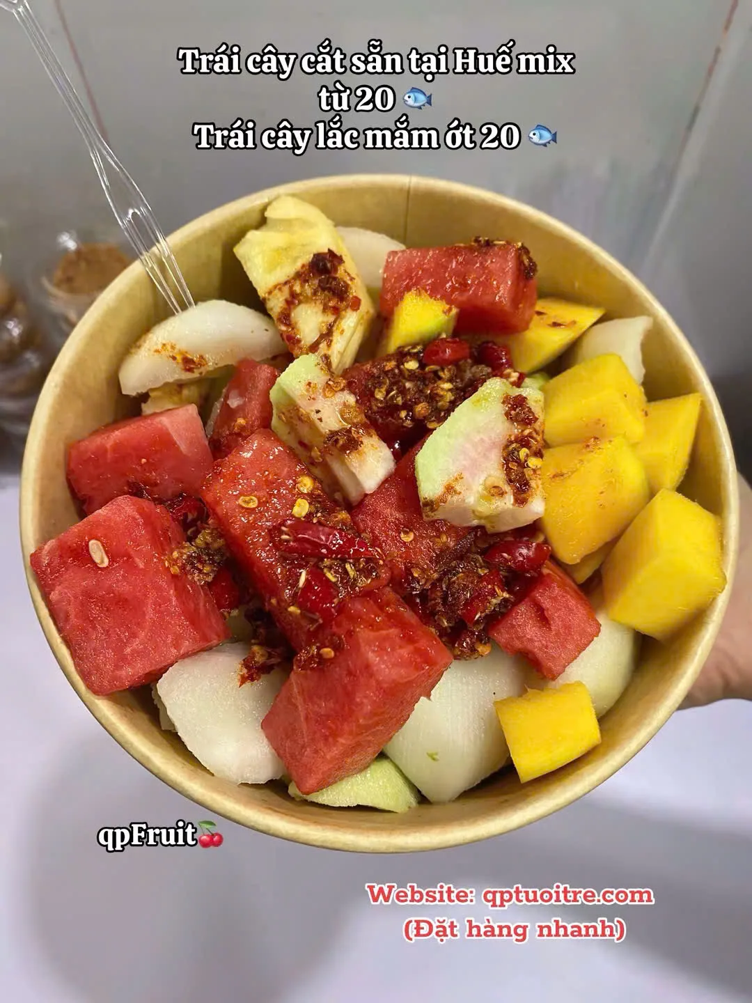 Trái Cây Lắc Mắm Ớt Huế – Cay Cay, Mặn Mặn, Ăn Là Ghiền